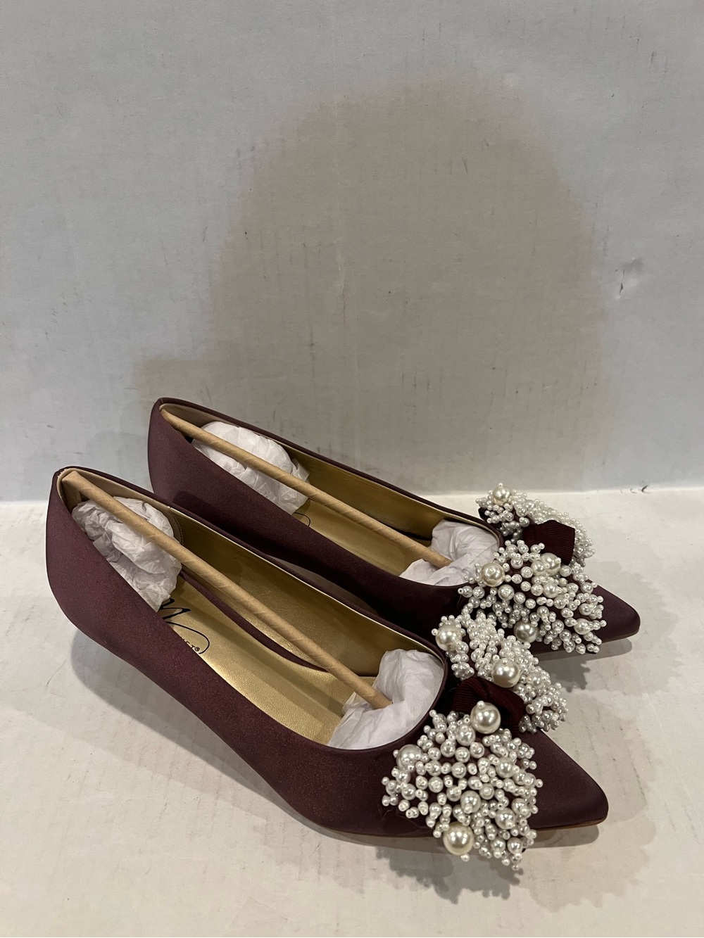 Midnight Velvet faux-pearl satin bow pumps plum